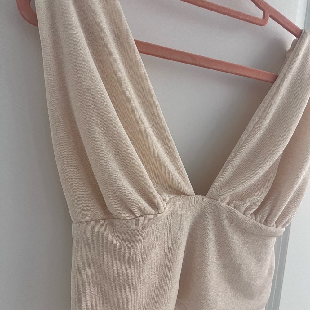 Elegant Cream Sleeveless Crop Top - Picture 3 of 7
